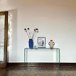 Hotel Frame