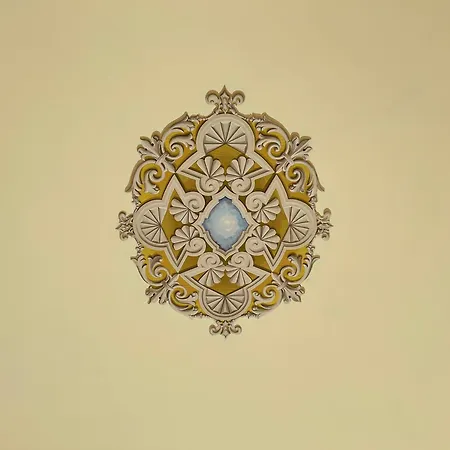 Hotel Frame