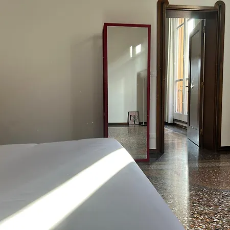 Отель Frame *