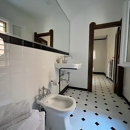 Frame Hotel