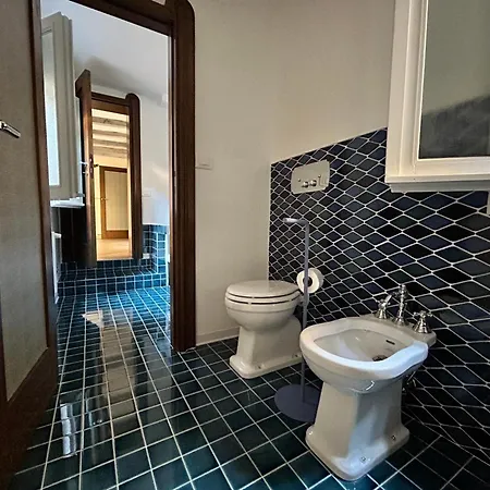 Hotel Frame *