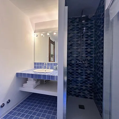 Frame Hotel