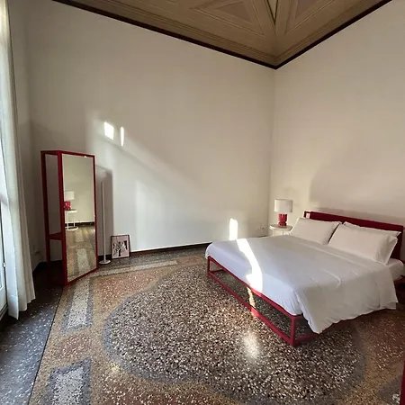 Hotel Frame