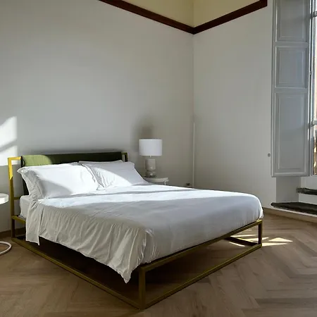 Hotel Frame 5*