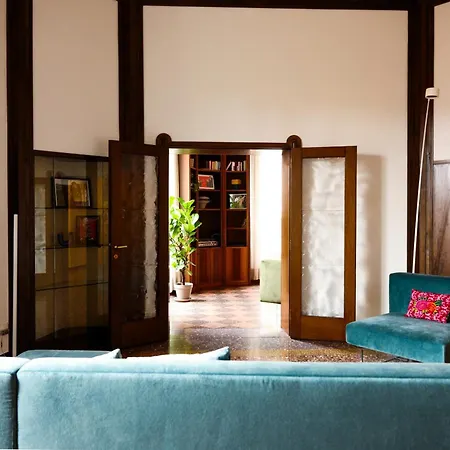 Hotel Frame *